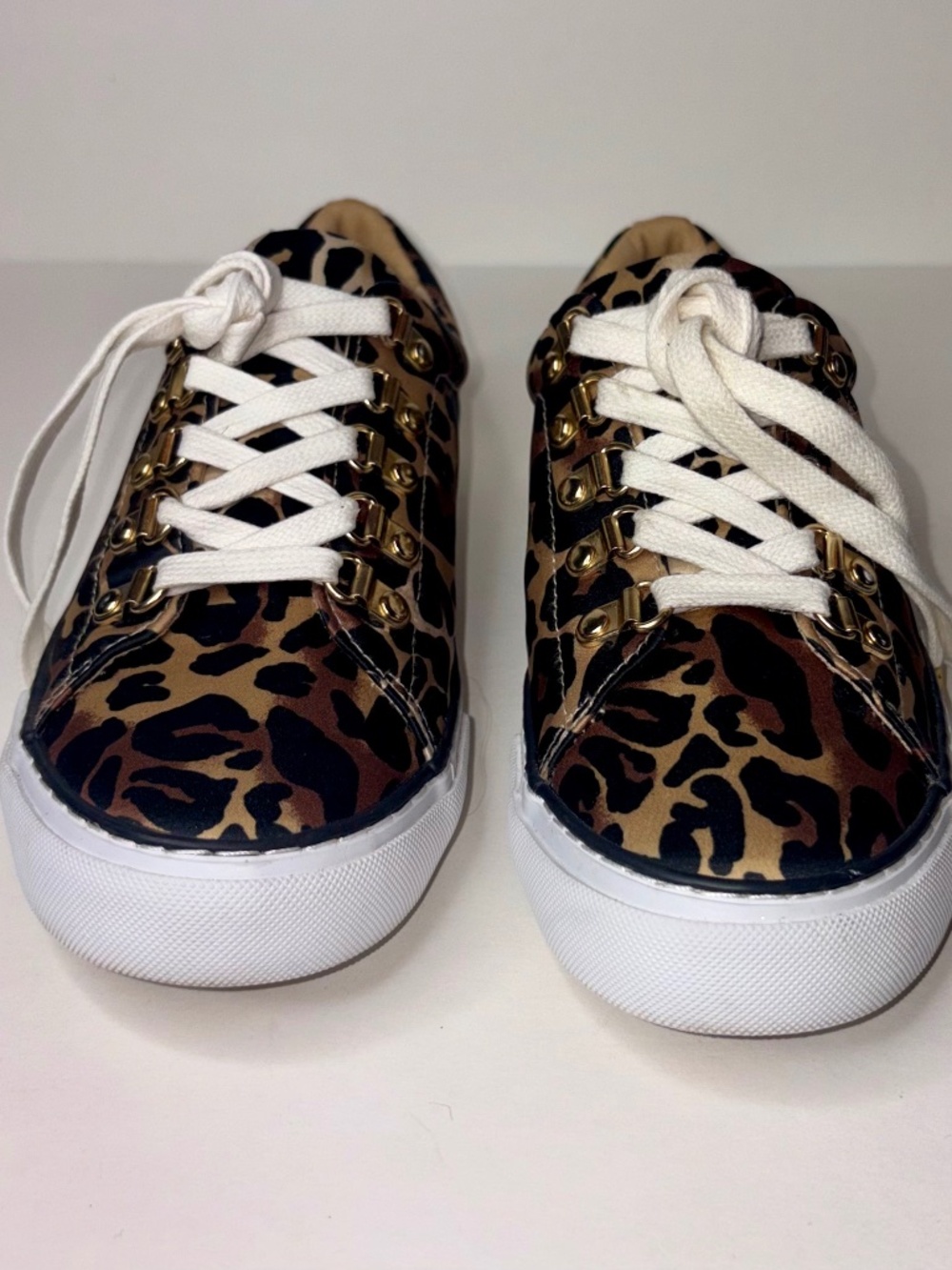 Lilly Pulitzer Lux Hallie Leopard Print Sneakers Gold Hardware Women’s 7.5